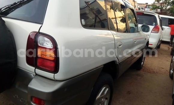 Acheter Occasion Voiture Toyota RAV4 Blanc à Kampala, Ouganda Acheter Occasion Voiture Toyota RAV4 Blanc à Kampala, Ouganda