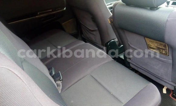 Gura Yakoze Toyota Wish White Imodoka i Kampala mu Uganda Gura Yakoze Toyota Wish White Imodoka i Kampala mu Uganda