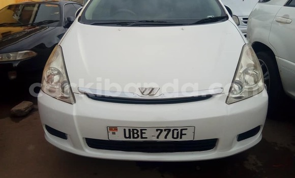 Gura Yakoze Toyota Wish White Imodoka i Kampala mu Uganda Gura Yakoze Toyota Wish White Imodoka i Kampala mu Uganda