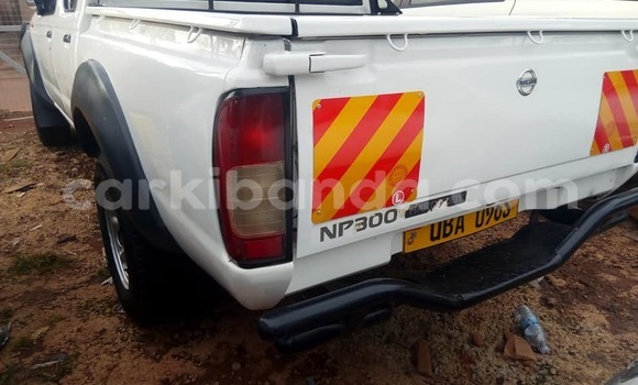 Acheter Occasion Voiture Nissan Hardbody Blanc à Kampala, Ouganda Acheter Occasion Voiture Nissan Hardbody Blanc à Kampala, Ouganda