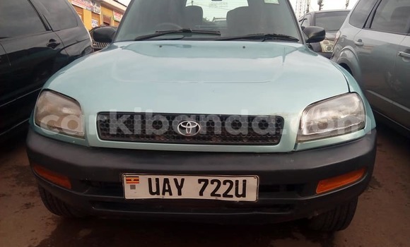 Gura Yakoze Toyota RAV4 Blue Imodoka i Kampala mu Uganda