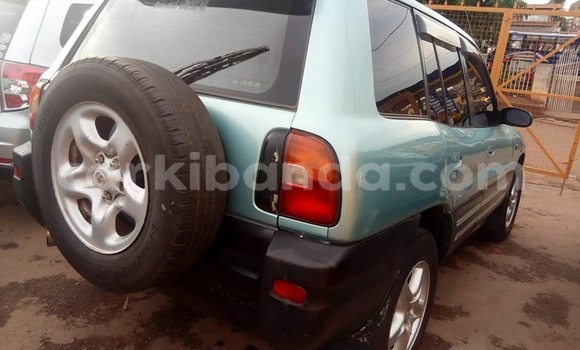 Gura Yakoze Toyota RAV4 Blue Imodoka i Kampala mu Uganda Gura Yakoze Toyota RAV4 Blue Imodoka i Kampala mu Uganda