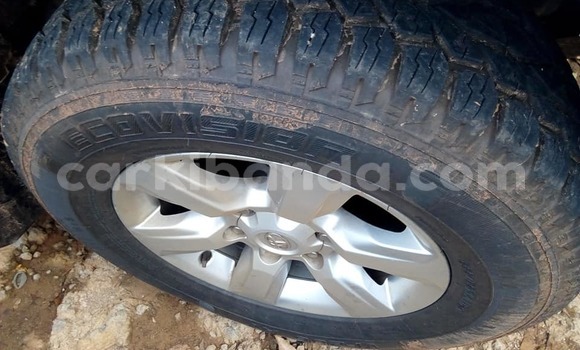 Acheter Occasion Voiture Toyota Land Cruiser Blanc à Kampala, Ouganda Acheter Occasion Voiture Toyota Land Cruiser Blanc à Kampala, Ouganda