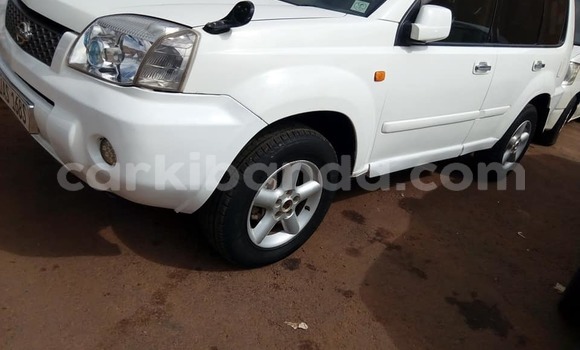 Nunua Ilio tumika Nissan X–Trail Beige Gari ndani ya Kampala nchini Uganda