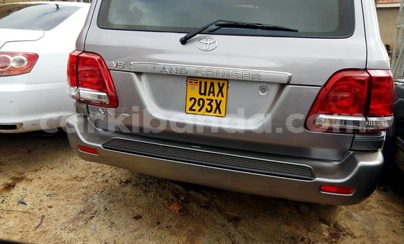 Acheter Occasion Voiture Toyota Land Cruiser Gris à Kampala, Ouganda Acheter Occasion Voiture Toyota Land Cruiser Gris à Kampala, Ouganda