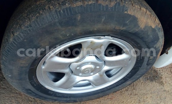 Nunua Ilio tumika Toyota RAV4 Nyeupe Gari ndani ya Kampala nchini Uganda Nunua Ilio tumika Toyota RAV4 Nyeupe Gari ndani ya Kampala nchini Uganda