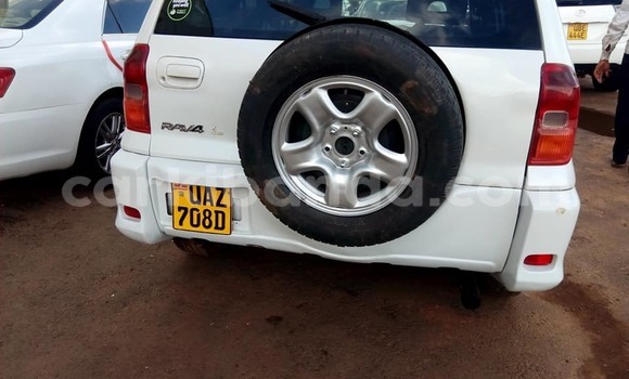 Nunua Ilio tumika Toyota RAV4 Nyeupe Gari ndani ya Kampala nchini Uganda Nunua Ilio tumika Toyota RAV4 Nyeupe Gari ndani ya Kampala nchini Uganda