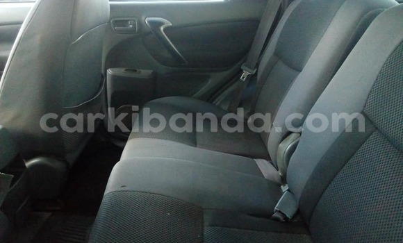 Nunua Ilio tumika Toyota RAV4 Nyeupe Gari ndani ya Kampala nchini Uganda Nunua Ilio tumika Toyota RAV4 Nyeupe Gari ndani ya Kampala nchini Uganda