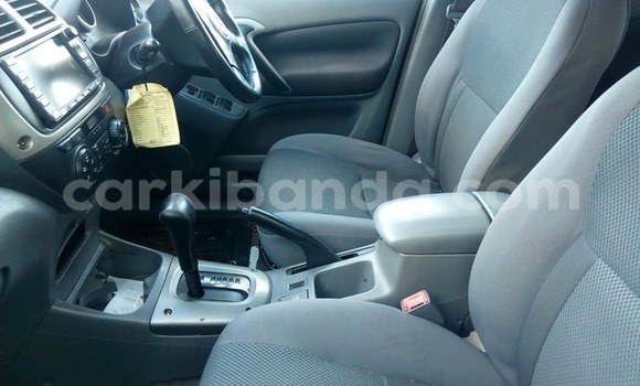 Nunua Ilio tumika Toyota RAV4 Nyeupe Gari ndani ya Kampala nchini Uganda Nunua Ilio tumika Toyota RAV4 Nyeupe Gari ndani ya Kampala nchini Uganda