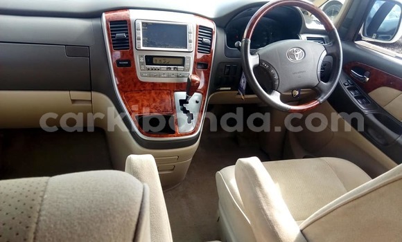 Gura Yakoze Toyota Alphard White Imodoka i Kampala mu Uganda Gura Yakoze Toyota Alphard White Imodoka i Kampala mu Uganda