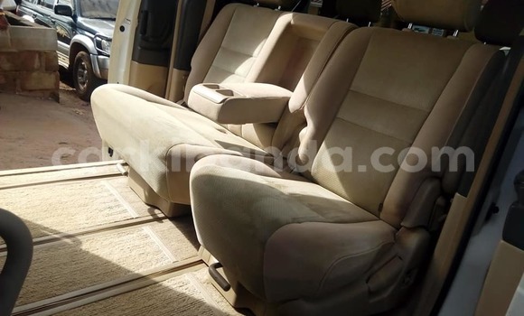 Gura Yakoze Toyota Alphard White Imodoka i Kampala mu Uganda Gura Yakoze Toyota Alphard White Imodoka i Kampala mu Uganda