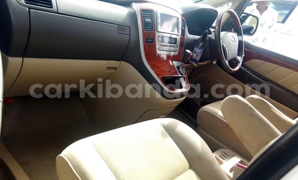Gura Yakoze Toyota Alphard White Imodoka i Kampala mu Uganda Gura Yakoze Toyota Alphard White Imodoka i Kampala mu Uganda