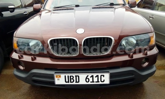 Nunua Ilio tumika BMW X5 Nyekundu Gari ndani ya Kampala nchini Uganda