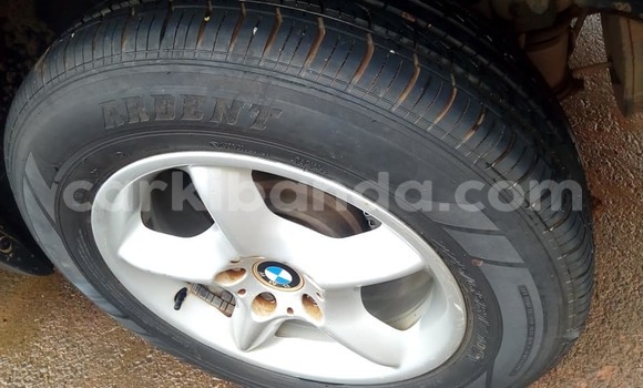 Gura Yakoze BMW X5 Red Imodoka i Kampala mu Uganda Gura Yakoze BMW X5 Red Imodoka i Kampala mu Uganda