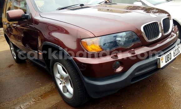 Gura Yakoze BMW X5 Red Imodoka i Kampala mu Uganda Gura Yakoze BMW X5 Red Imodoka i Kampala mu Uganda