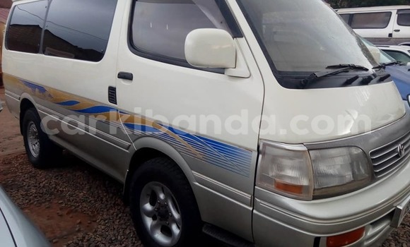 Acheter Occasion Voiture Toyota Super Custom Blanc à Kampala, Ouganda Acheter Occasion Voiture Toyota Super Custom Blanc à Kampala, Ouganda