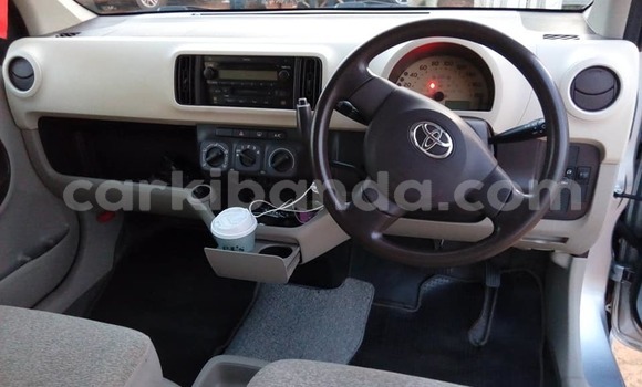Acheter Occasion Voiture Toyota Passo Gris à Kampala, Ouganda Acheter Occasion Voiture Toyota Passo Gris à Kampala, Ouganda