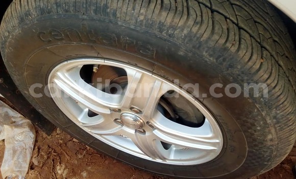 Acheter Occasion Voiture Toyota IST Gris à Kampala, Ouganda Acheter Occasion Voiture Toyota IST Gris à Kampala, Ouganda