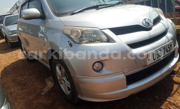 Acheter Occasion Voiture Toyota IST Gris à Kampala, Ouganda Acheter Occasion Voiture Toyota IST Gris à Kampala, Ouganda