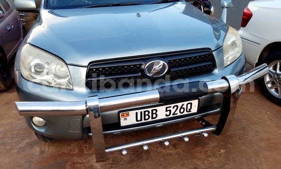 Nunua Ilio tumika Toyota RAV4 Bluu Gari ndani ya Kampala nchini Uganda