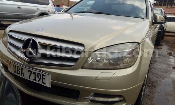 Gura Yakoze Mercedes‒Benz C–Class Beige Imodoka i Kampala mu Uganda Gura Yakoze Mercedes‒Benz C–Class Beige Imodoka i Kampala mu Uganda
