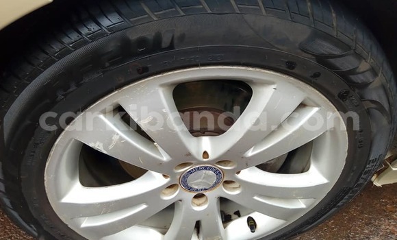 Gura Yakoze Mercedes‒Benz C–Class Beige Imodoka i Kampala mu Uganda Gura Yakoze Mercedes‒Benz C–Class Beige Imodoka i Kampala mu Uganda