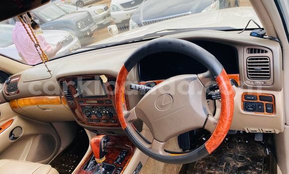 Nunua Ilio tumika Toyota Land Cruiser Nyeupe Gari ndani ya Kampala nchini Uganda Nunua Ilio tumika Toyota Land Cruiser Nyeupe Gari ndani ya Kampala nchini Uganda
