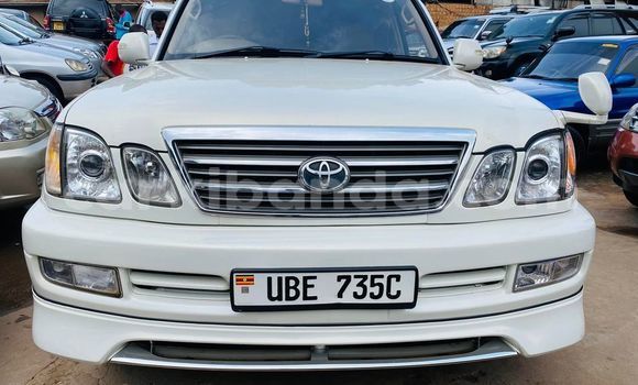 Nunua Ilio tumika Toyota Land Cruiser Nyeupe Gari ndani ya Kampala nchini Uganda Nunua Ilio tumika Toyota Land Cruiser Nyeupe Gari ndani ya Kampala nchini Uganda