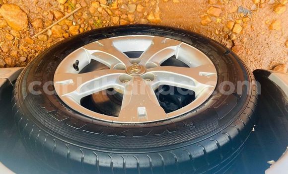 Acheter Occasion Voiture Toyota IST Gris à Kampala, Ouganda Acheter Occasion Voiture Toyota IST Gris à Kampala, Ouganda