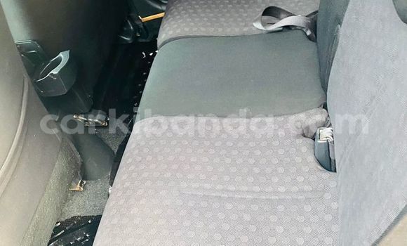 Acheter Occasion Voiture Toyota IST Gris à Kampala, Ouganda Acheter Occasion Voiture Toyota IST Gris à Kampala, Ouganda