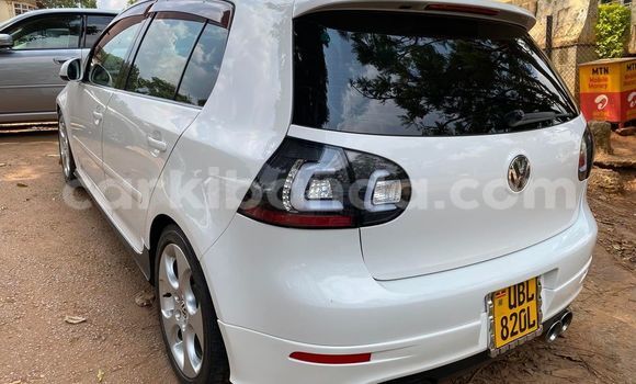 Nunua Ilio tumika Volkswagen Golf Nyeupe Gari ndani ya Kampala nchini Uganda Nunua Ilio tumika Volkswagen Golf Nyeupe Gari ndani ya Kampala nchini Uganda