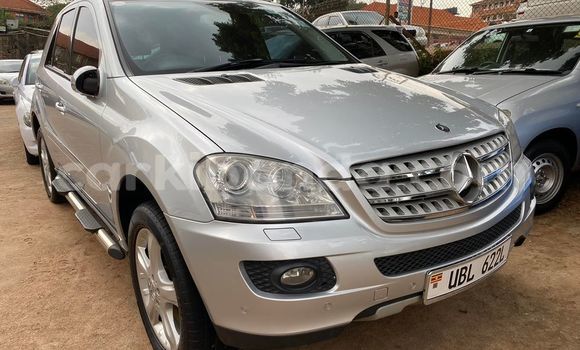 Nunua Ilio tumika Mercedes‒Benz ML–Class Fedha Gari ndani ya Kampala nchini Uganda Nunua Ilio tumika Mercedes‒Benz ML–Class Fedha Gari ndani ya Kampala nchini Uganda