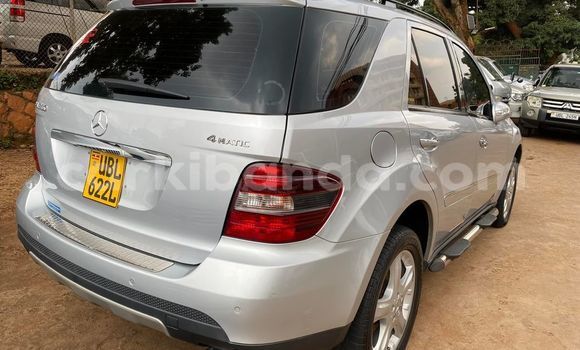 Nunua Ilio tumika Mercedes‒Benz ML–Class Fedha Gari ndani ya Kampala nchini Uganda Nunua Ilio tumika Mercedes‒Benz ML–Class Fedha Gari ndani ya Kampala nchini Uganda