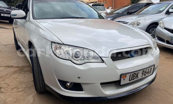 Nunua Ilio tumika Subaru Legacy Nyeupe Gari ndani ya Kampala nchini Uganda Nunua Ilio tumika Subaru Legacy Nyeupe Gari ndani ya Kampala nchini Uganda