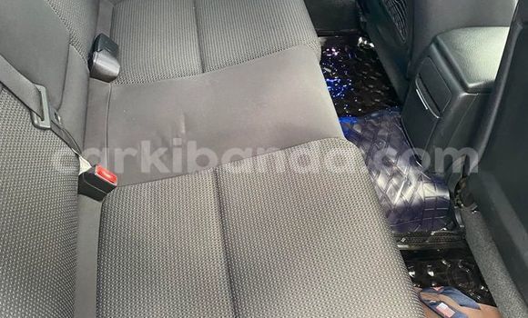 Nunua Ilio tumika Subaru Legacy Nyeupe Gari ndani ya Kampala nchini Uganda Nunua Ilio tumika Subaru Legacy Nyeupe Gari ndani ya Kampala nchini Uganda