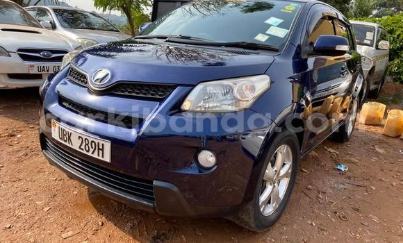 Nunua Ilio tumika Toyota IST Bluu Gari ndani ya Kampala nchini Uganda Nunua Ilio tumika Toyota IST Bluu Gari ndani ya Kampala nchini Uganda