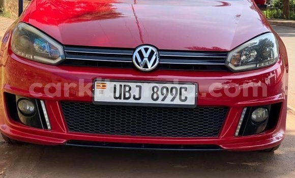 Gura Yakoze Volkswagen Golf Red Imodoka i Kampala mu Uganda