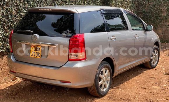 Nunua Ilio tumika Toyota Wish Fedha Gari ndani ya Kampala nchini Uganda Nunua Ilio tumika Toyota Wish Fedha Gari ndani ya Kampala nchini Uganda
