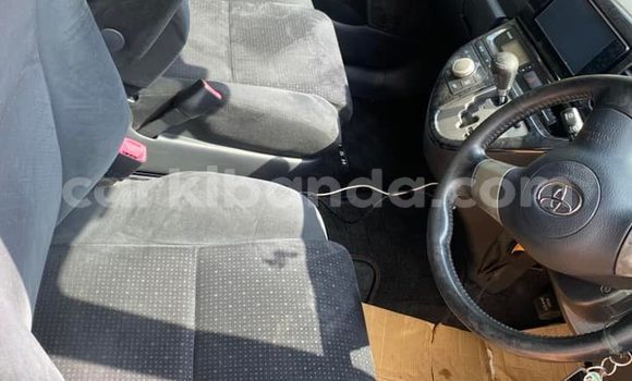 Nunua Ilio tumika Toyota Wish Fedha Gari ndani ya Kampala nchini Uganda Nunua Ilio tumika Toyota Wish Fedha Gari ndani ya Kampala nchini Uganda