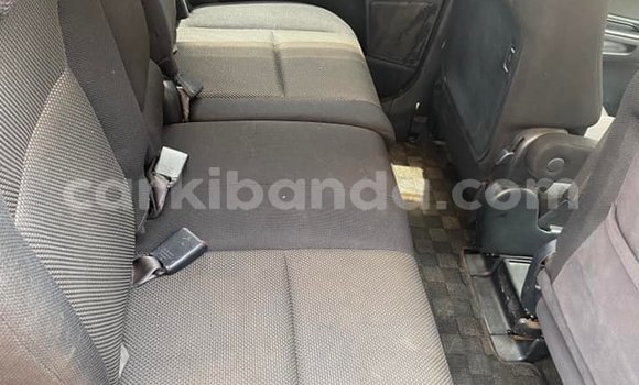 Nunua Ilio tumika Toyota Wish Bluu Gari ndani ya Kampala nchini Uganda Nunua Ilio tumika Toyota Wish Bluu Gari ndani ya Kampala nchini Uganda