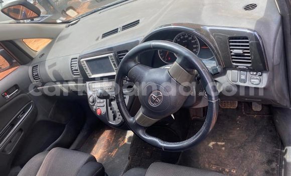 Nunua Ilio tumika Toyota Wish Bluu Gari ndani ya Kampala nchini Uganda Nunua Ilio tumika Toyota Wish Bluu Gari ndani ya Kampala nchini Uganda