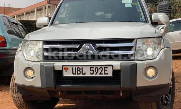 Buy Used Mitsubishi Pajero White Car in Kampala in Uganda