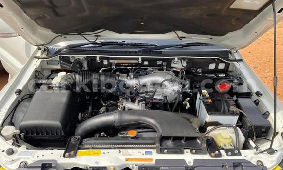 Nunua Ilio tumika Mitsubishi Pajero Nyeupe Gari ndani ya Kampala nchini Uganda Nunua Ilio tumika Mitsubishi Pajero Nyeupe Gari ndani ya Kampala nchini Uganda