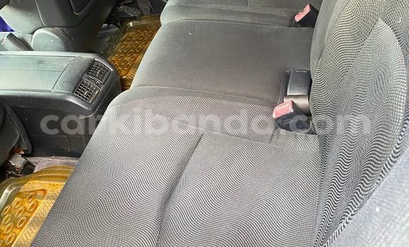 Nunua Ilio tumika Toyota Harrier Fedha Gari ndani ya Kampala nchini Uganda Nunua Ilio tumika Toyota Harrier Fedha Gari ndani ya Kampala nchini Uganda