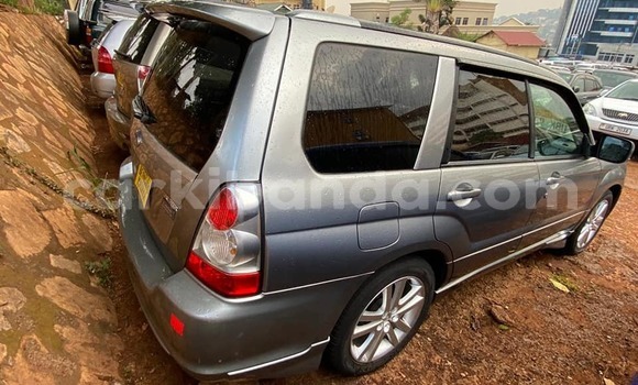Nunua Ilio tumika Subaru Forester Fedha Gari ndani ya Kampala nchini Uganda Nunua Ilio tumika Subaru Forester Fedha Gari ndani ya Kampala nchini Uganda