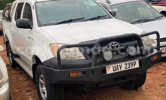 Buy Used Toyota Hilux White Car in Jinja–Kawempe in Central