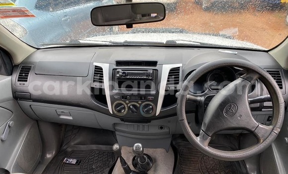 Acheter Occasion Voiture Toyota Hilux Blanc à Jinja–Kawempe, Central Acheter Occasion Voiture Toyota Hilux Blanc à Jinja–Kawempe, Central