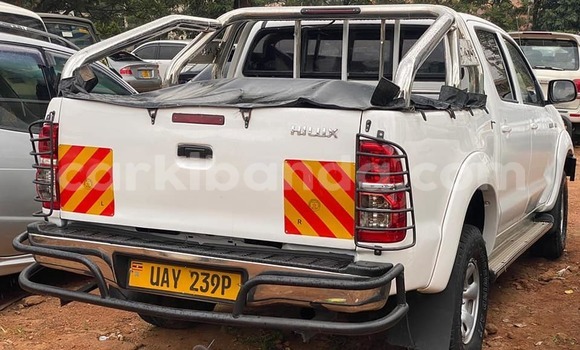 Acheter Occasion Voiture Toyota Hilux Blanc à Jinja–Kawempe, Central Acheter Occasion Voiture Toyota Hilux Blanc à Jinja–Kawempe, Central