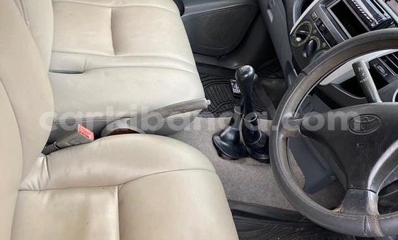 Acheter Occasion Voiture Toyota Hilux Blanc à Jinja–Kawempe, Central Acheter Occasion Voiture Toyota Hilux Blanc à Jinja–Kawempe, Central