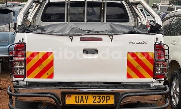 Acheter Occasion Voiture Toyota Hilux Blanc à Jinja–Kawempe, Central Acheter Occasion Voiture Toyota Hilux Blanc à Jinja–Kawempe, Central